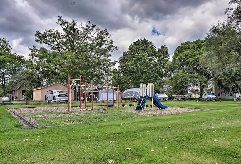 Lake Erie Waterfront Home W/ Sunroom & Yard!