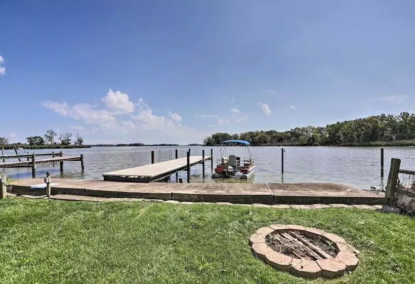 Lake Erie Waterfront Home W/ Sunroom & Yard!