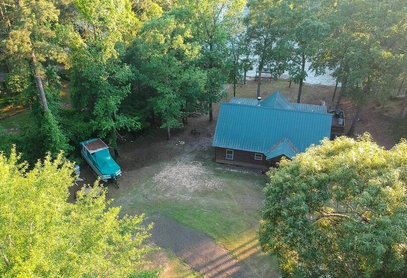 Lakefront Toledo Bend Cabin W/ Dock & Grill!