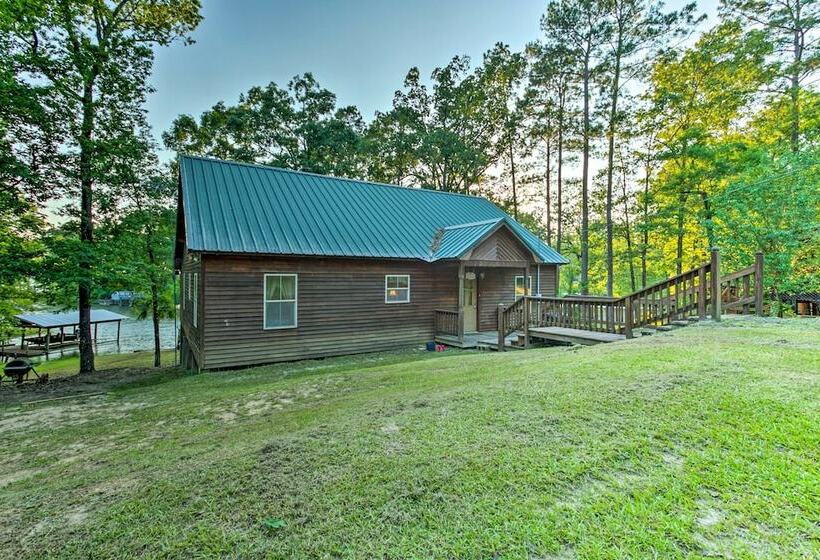 Lakefront Toledo Bend Cabin W/ Dock & Grill!