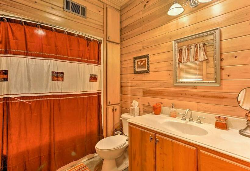 Lakefront Toledo Bend Cabin W/ Dock & Grill!