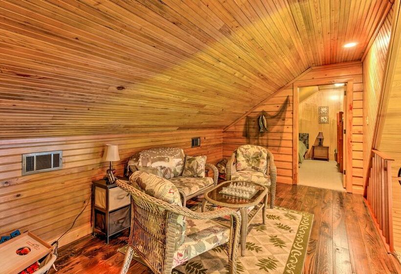 Lakefront Toledo Bend Cabin W/ Dock & Grill!