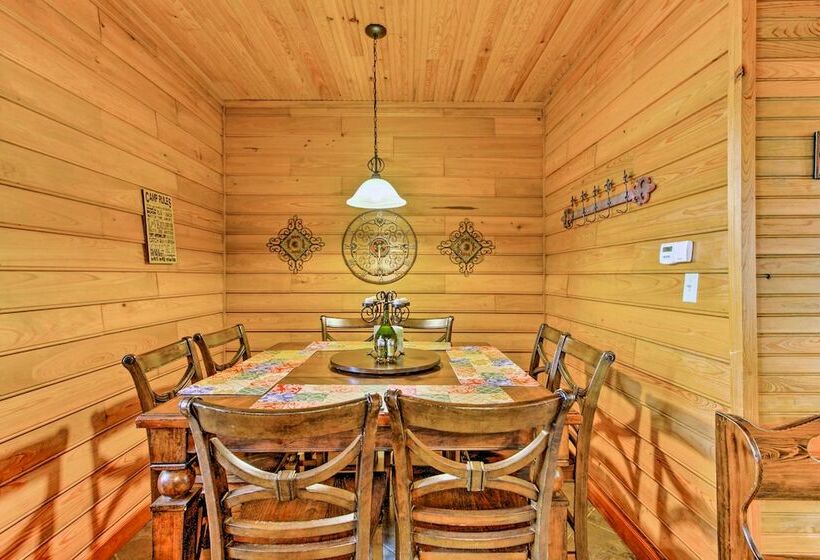 Lakefront Toledo Bend Cabin W/ Dock & Grill!