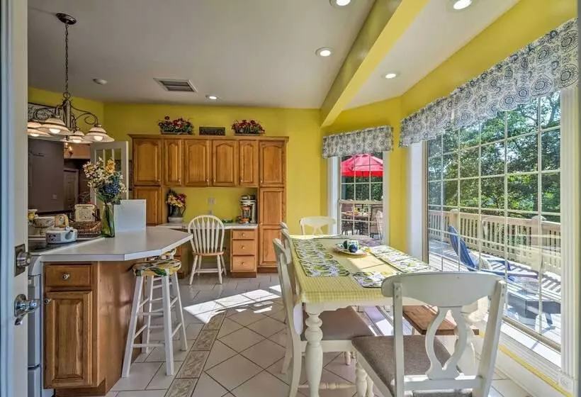 Luxe Lake Cumberland Retreat W/ Decks On 1 Acre!