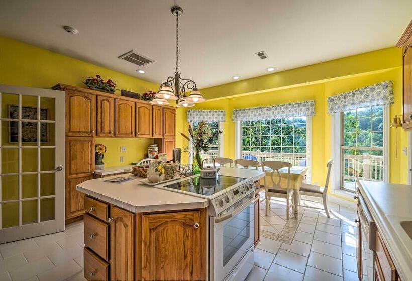 Luxe Lake Cumberland Retreat W/ Decks On 1 Acre!