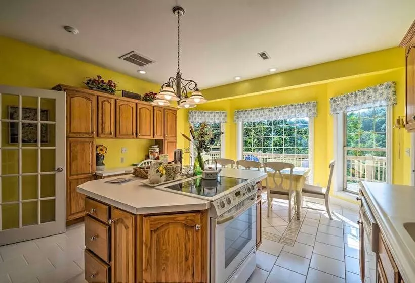 Luxe Lake Cumberland Retreat W/ Decks On 1 Acre!