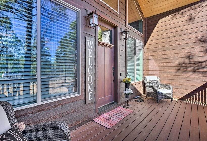 Luxe Cabin W/ Deck & Fenced Yard In Lakeside!