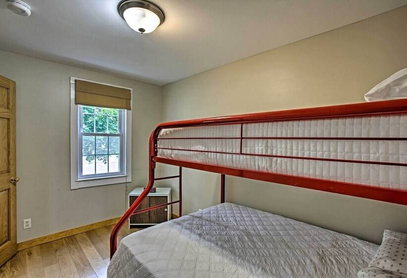 Manistee Home W/ Fire Pit ~ 2 Mi To Beach!