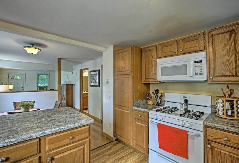 Manistee Home W/ Fire Pit ~ 2 Mi To Beach!