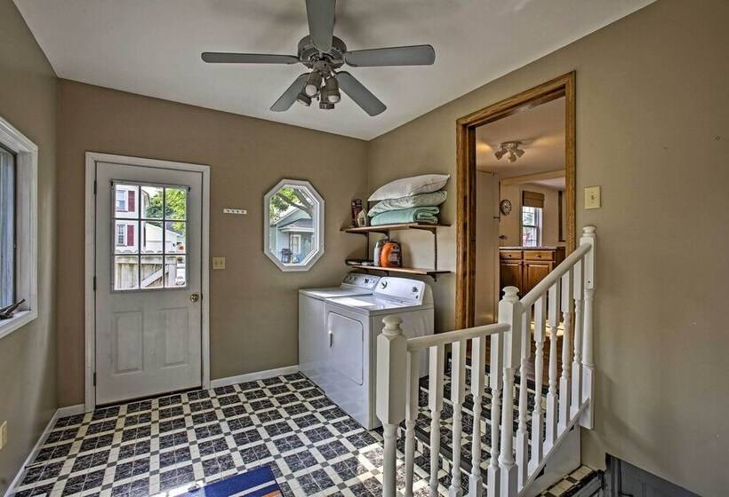 Manistee Home W/ Fire Pit ~ 2 Mi To Beach!