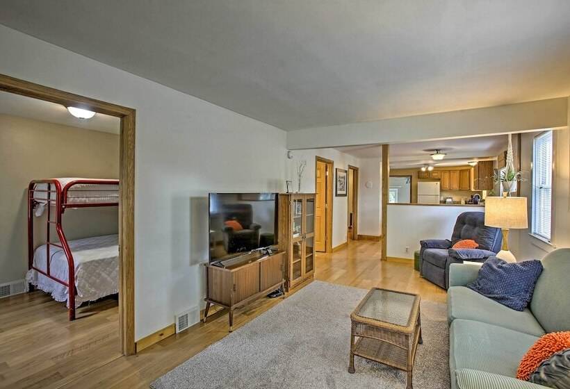 Manistee Home W/ Fire Pit ~ 2 Mi To Beach!