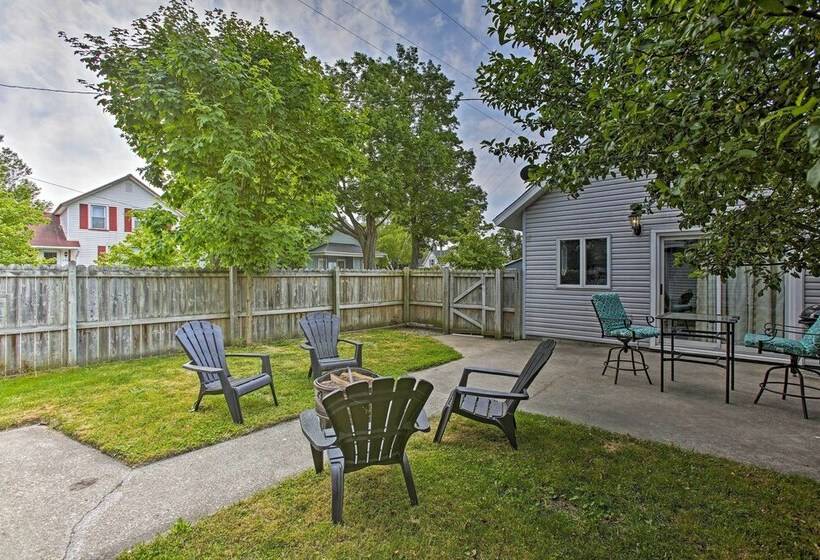 Manistee Home W/ Fire Pit ~ 2 Mi To Beach!