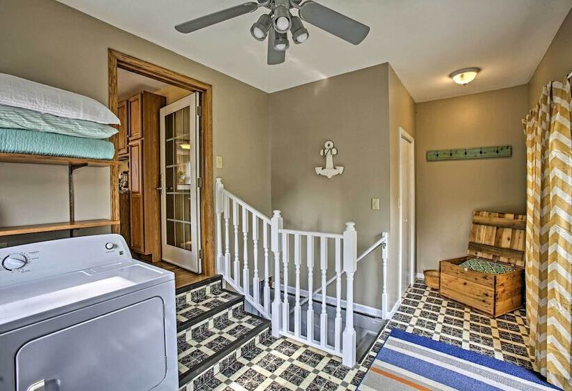 Manistee Home W/ Fire Pit ~ 2 Mi To Beach!