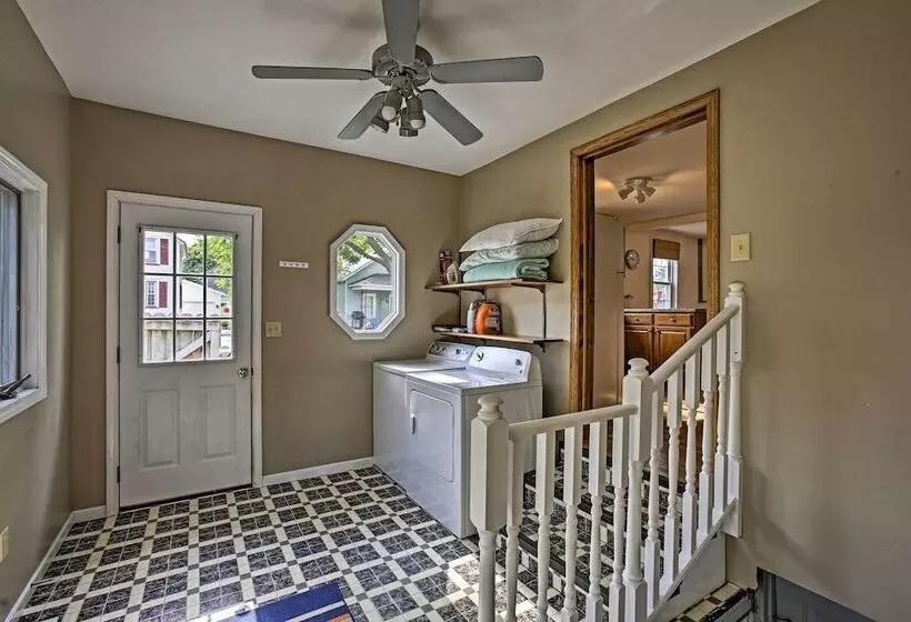 Manistee Home W/ Fire Pit ~ 2 Mi To Beach!