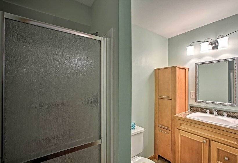 Manistee Home W/ Fire Pit ~ 2 Mi To Beach!