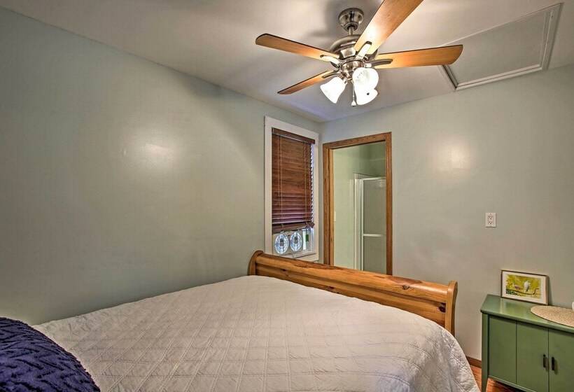 Manistee Home W/ Fire Pit ~ 2 Mi To Beach!