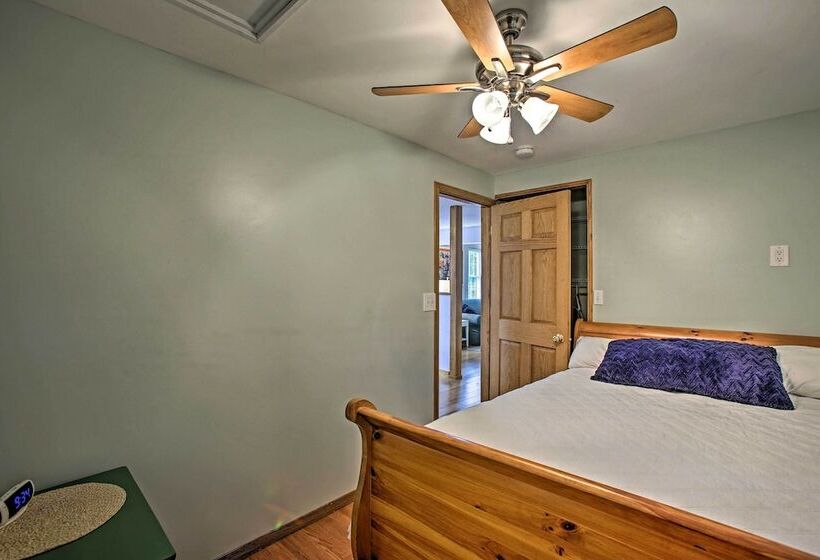 Manistee Home W/ Fire Pit ~ 2 Mi To Beach!