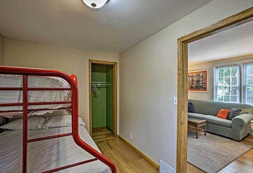 Manistee Home W/ Fire Pit ~ 2 Mi To Beach!