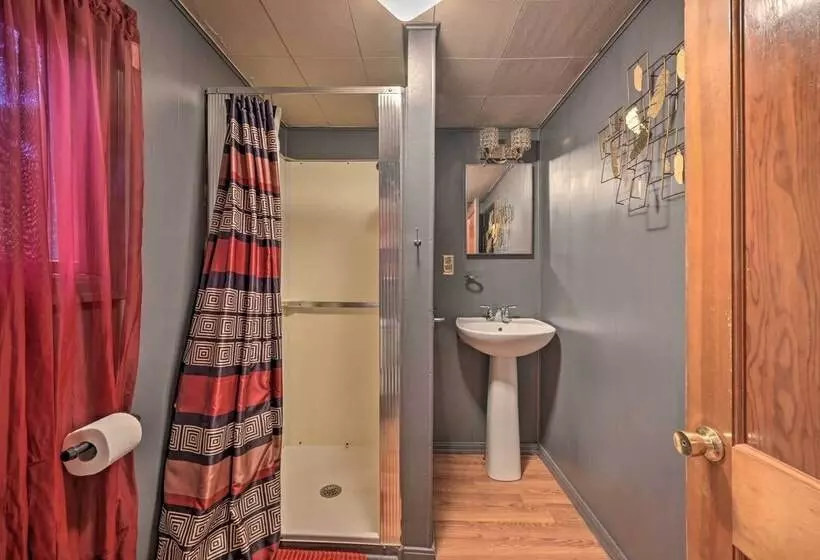 Matt Dillon  Cabin ~ 1 Mile To Raystown Lake!