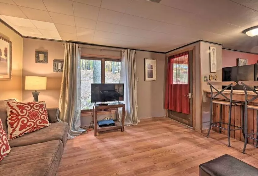 Matt Dillon  Cabin ~ 1 Mile To Raystown Lake!