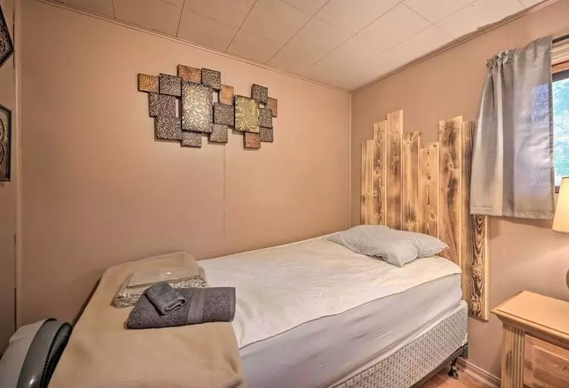 Matt Dillon  Cabin ~ 1 Mile To Raystown Lake!