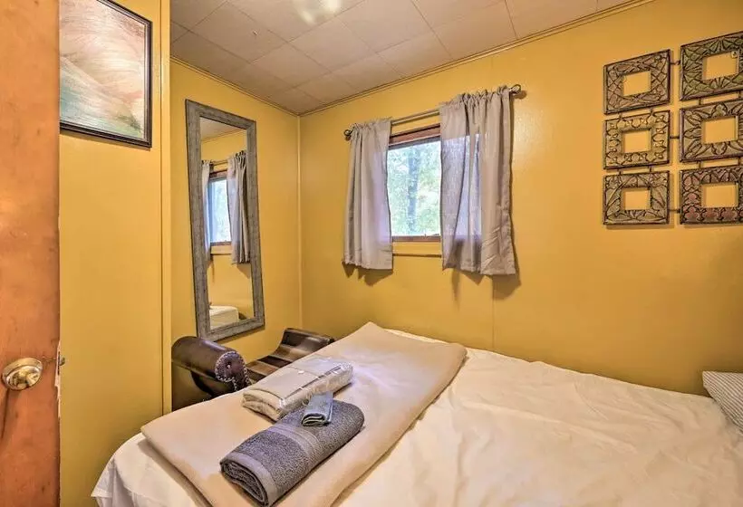 Matt Dillon  Cabin ~ 1 Mile To Raystown Lake!