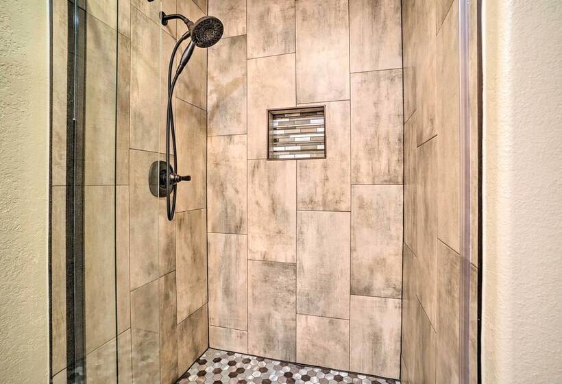 Moses Lake Retreat W/ Salt Water Hot Tub!