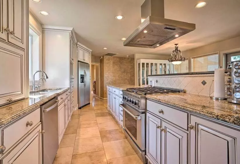 Moses Lake Retreat W/ Salt Water Hot Tub!