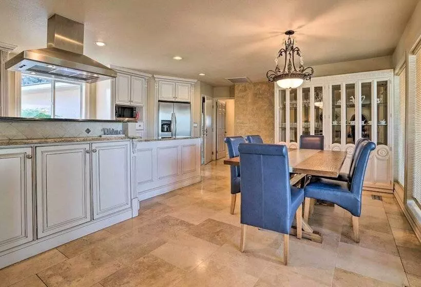 Moses Lake Retreat W/ Salt Water Hot Tub!