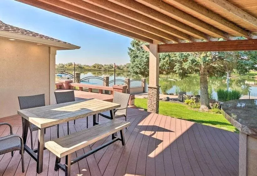 Moses Lake Retreat W/ Salt Water Hot Tub!