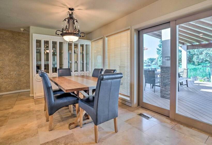 Moses Lake Retreat W/ Salt Water Hot Tub!