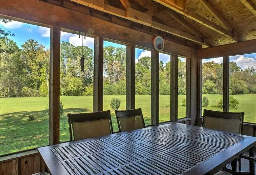Ooltewah Cabin W/ Grill, Pool Table & Porch!