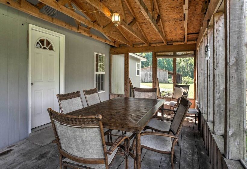 Ooltewah Cabin W/ Grill, Pool Table & Porch!