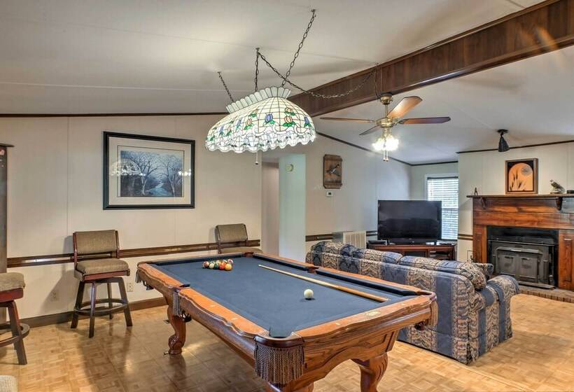 Ooltewah Cabin W/ Grill, Pool Table & Porch!