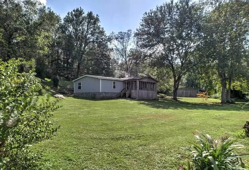 Ooltewah Cabin W/ Grill, Pool Table & Porch!