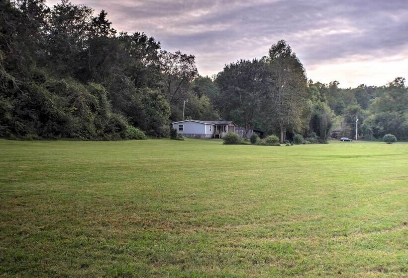 Ooltewah Cabin W/ Grill, Pool Table & Porch!