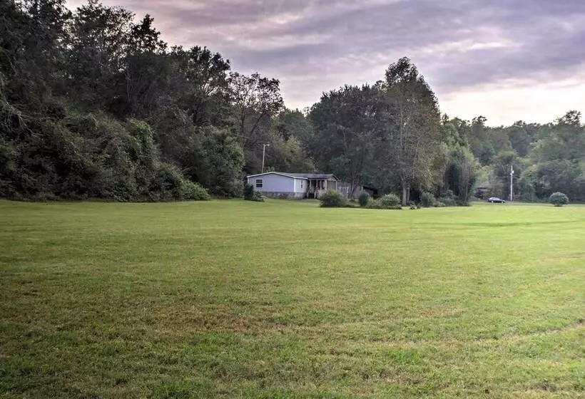 Ooltewah Cabin W/ Grill, Pool Table & Porch!