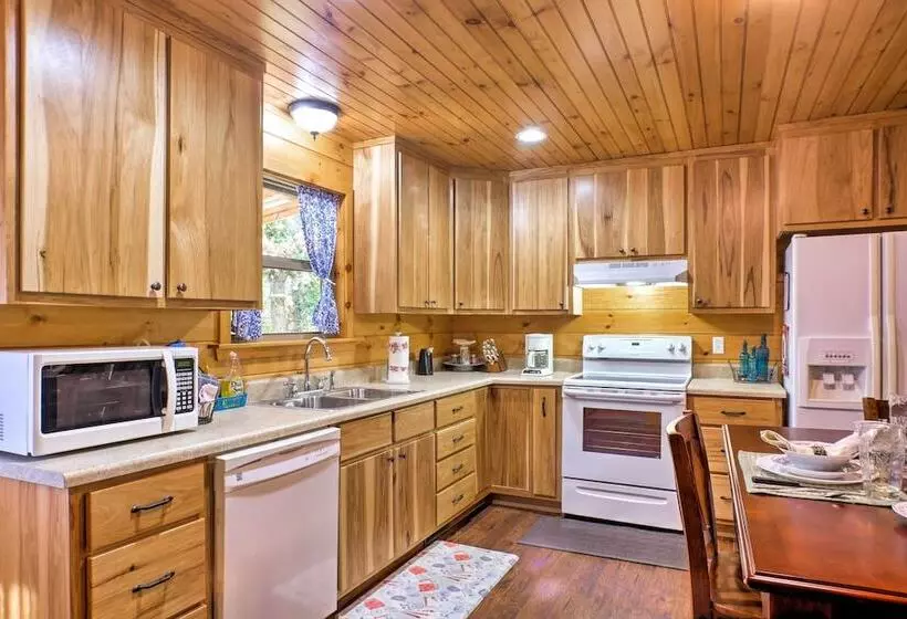 14 Mi To Little River Canyon: Scenic Alabama Cabin