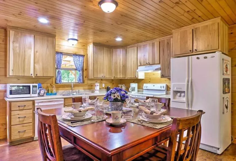 14 Mi To Little River Canyon: Scenic Alabama Cabin