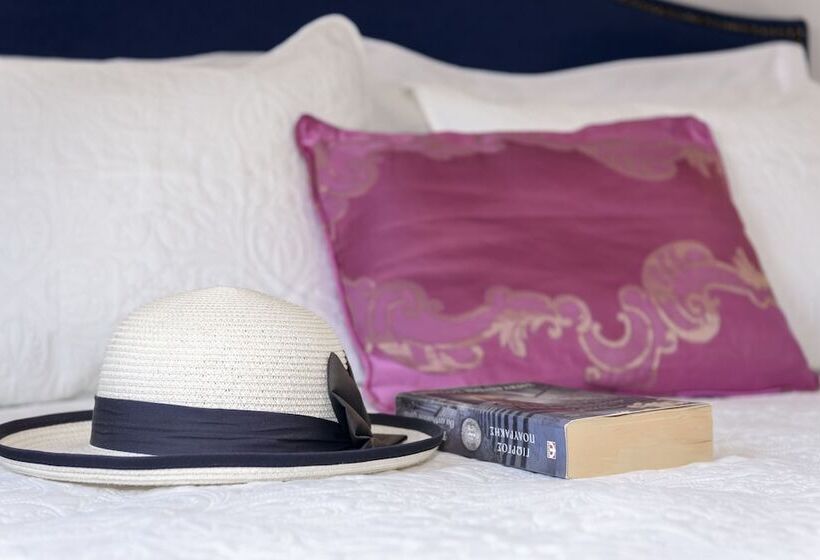 Pensjonat Nafsika Suites