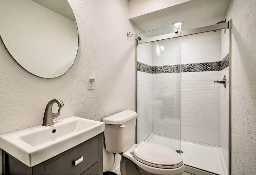 Pet Friendly Schulenburg Farmhouse W/ Pool!