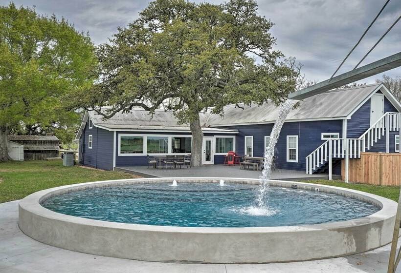 Pet Friendly Schulenburg Farmhouse W/ Pool!