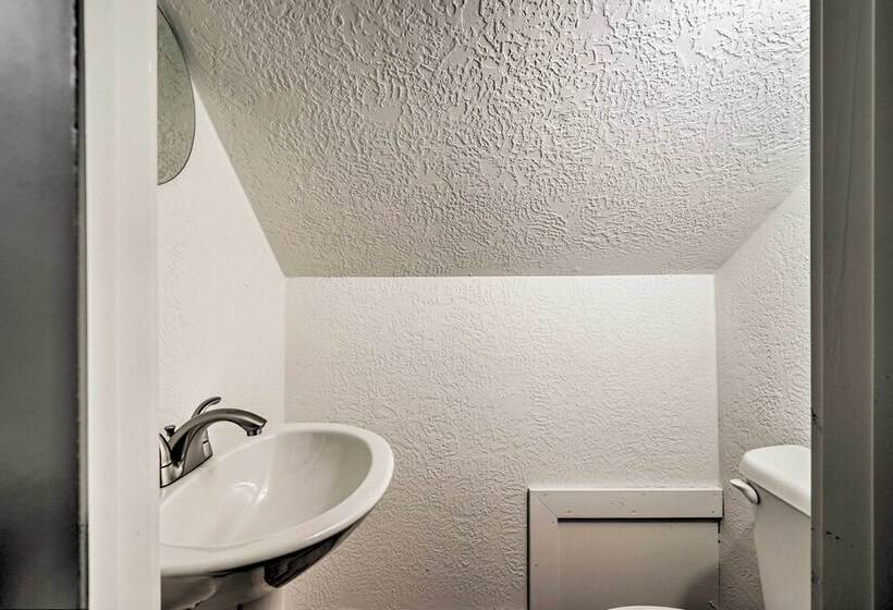 Pet Friendly Schulenburg Farmhouse W/ Pool!