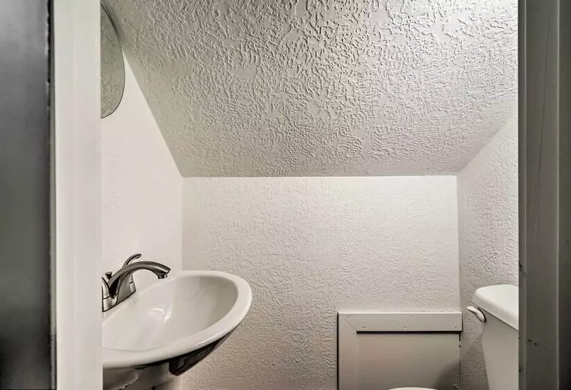 Pet Friendly Schulenburg Farmhouse W/ Pool!