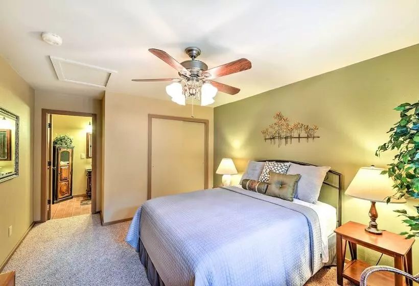 Prescott Cabin W/ Beautiful Forest Views & Deck!