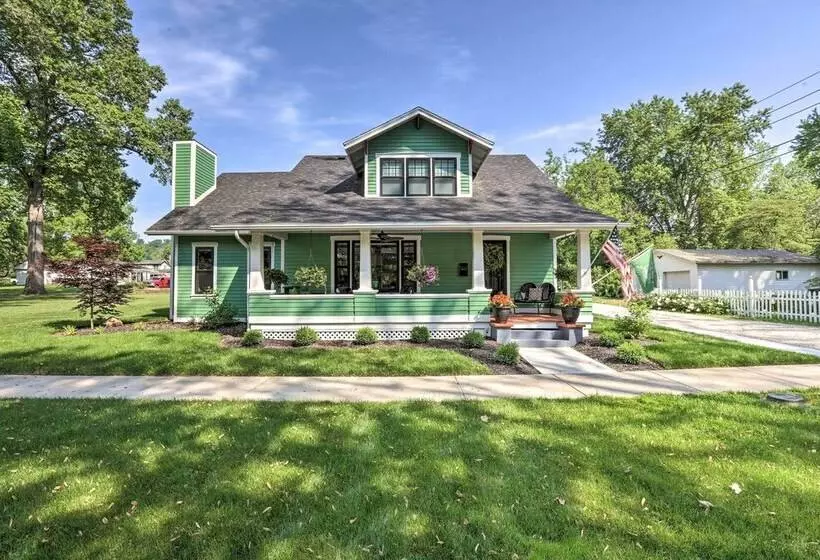 Renovated Craftsman House W/ Patio & Fire Pit!