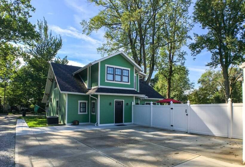 Renovated Craftsman House W/ Patio & Fire Pit!