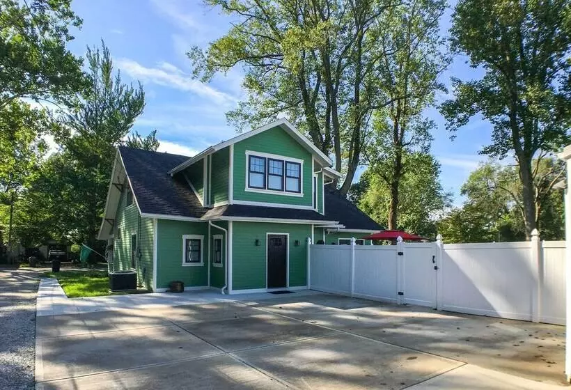 Renovated Craftsman House W/ Patio & Fire Pit!
