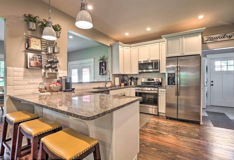 Renovated Craftsman House W/ Patio & Fire Pit!