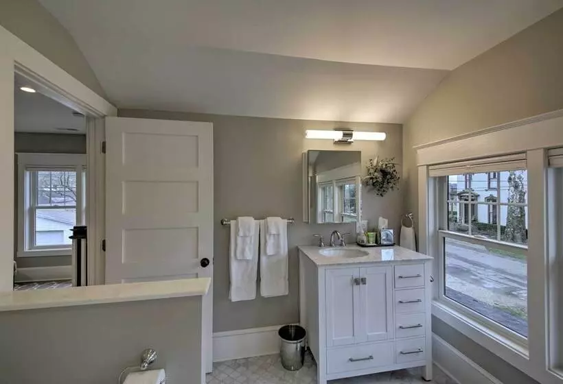 Renovated Craftsman House W/ Patio & Fire Pit!